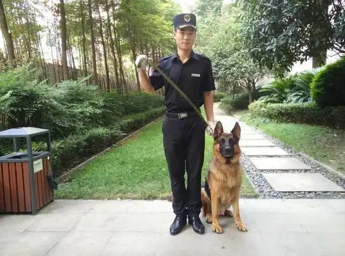 成都保安公司临时保安特勤分队参与执勤