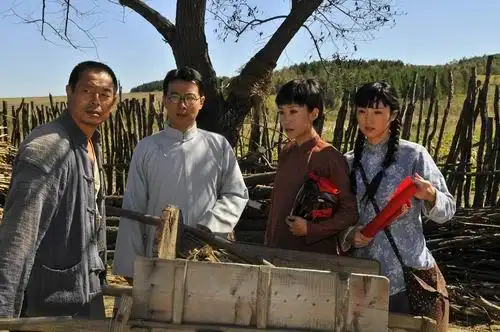 著名演员濮存昕,刘佩琦,苗圃,于洋,董璇等主演的电视剧《闯关东中篇》