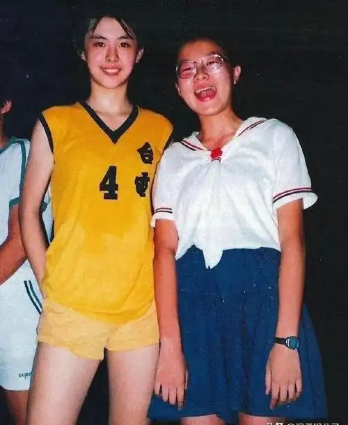 王祖贤到底算不算顶级美女看看她和李嘉欣的合照你就有答案了