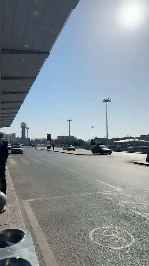 拍了一张大连机场发朋友圈,没人知道是哪里.