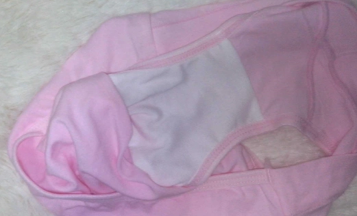 女人内裤有这样的分泌物十有八九是怀上了千万不要同房了