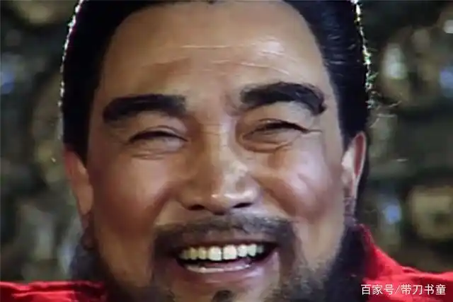 曹操的笑,有奸笑,淫笑,大笑,狂笑,窃笑.完全称得上是"笑料百出".