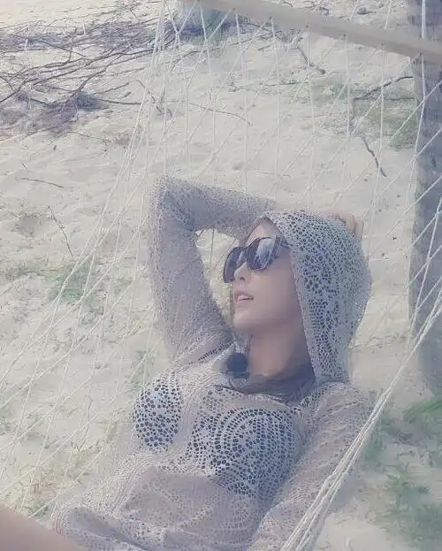 洪真英《我结》新婚旅行照,"比基尼透视时尚,南宫民吓到了吧?