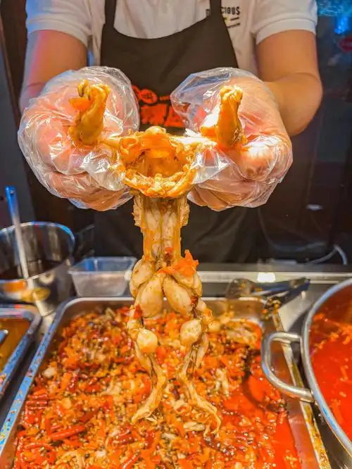 南昌摆摊麦牛蛙的黄蛙蛙