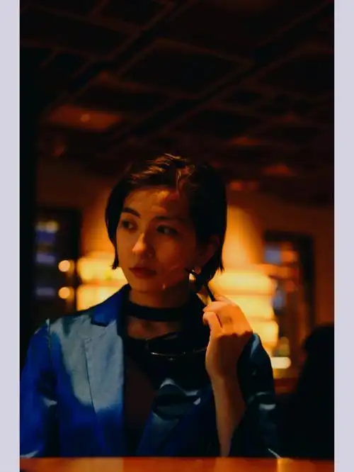 星巴克拍摄尽显范范小姐白骨精白领精英