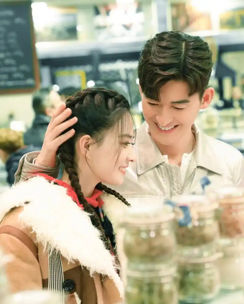 张翰,徐璐领衔主演的《若你安好便是晴天》是一部不错的情感剧,可惜的