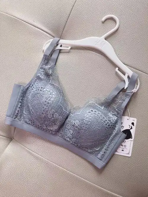 内衣  34/75b, 全新,25一件 尺码:34/75b 颜色:银灰色 无钢圈无软骨