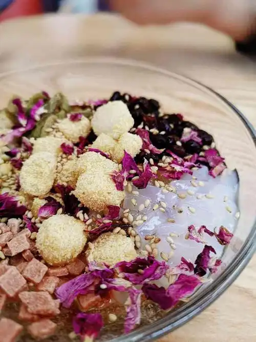 邓记·玫瑰糍粑冰粉-"「西瓜糍粑冰粉」夏天不就是吃冰粉吗?西瓜.