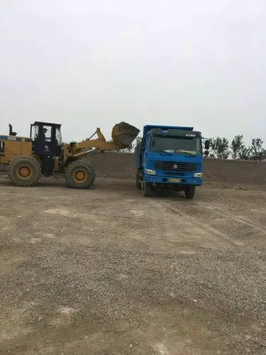 白泥拉沙石子运往金秋小区