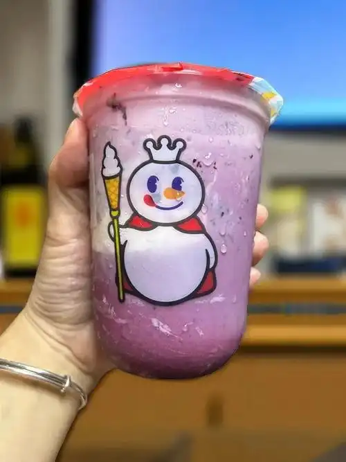 蜜雪冰城桑葚摇摇奶昔也太好喝了吧#抖音团购优惠 #全国门店通 - 抖音