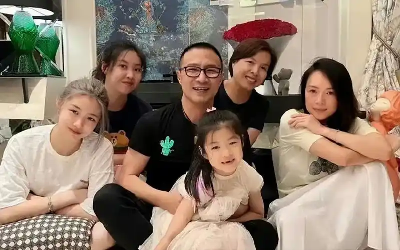 带着女儿选择深圳安家,远离汪峰,整个人都不一样了_生活_家庭_宁静