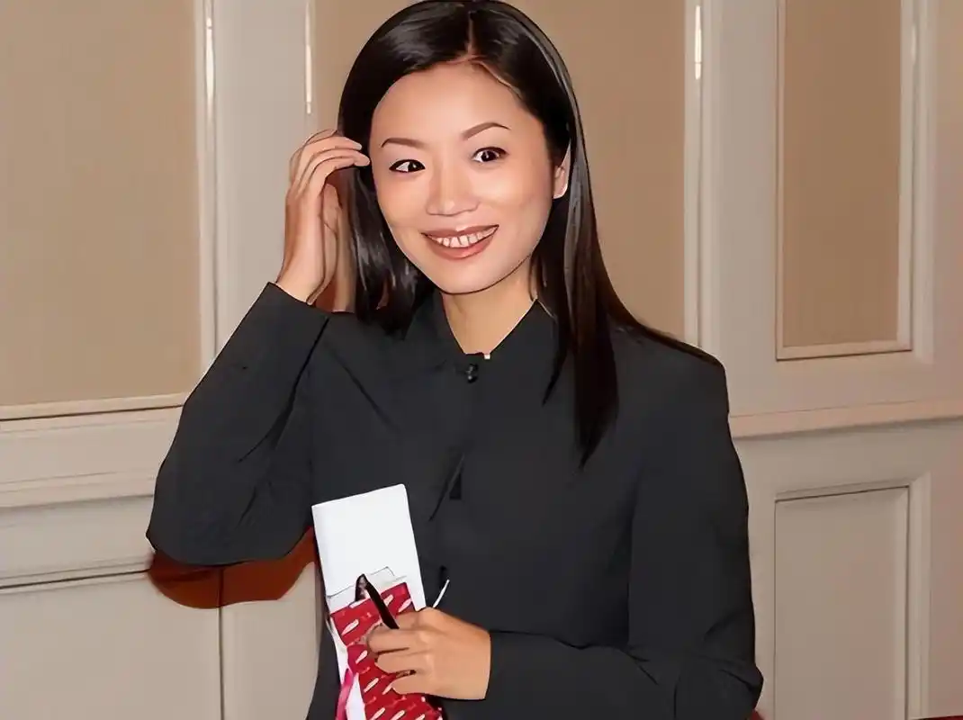 凤凰卫视名嘴曾子墨:人生赢家,事业与家庭双丰收 曾子墨,凤凰卫视的