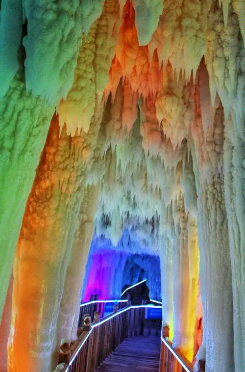 山西云丘山万年冰洞