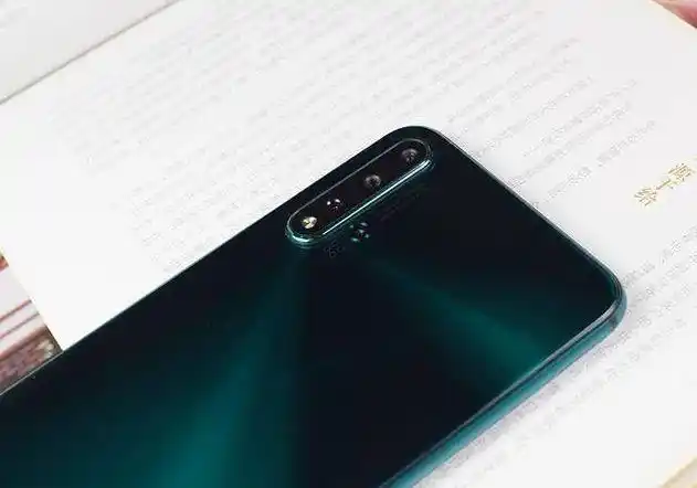 华为彻底发飙4800万四摄水滴屏麒麟810送女友有面子