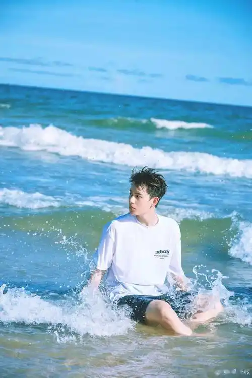 跟着67刘昊然吴磊刘耀文拍轻松拿捏少年感