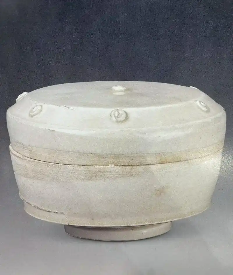 北宋定窑白釉鼓钉盒宋代(960-1279年) 通高6.2,口 - 抖音