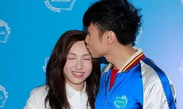 古巨基她以经纪人身份陪伴我22年52岁为我高龄产子能不爱吗