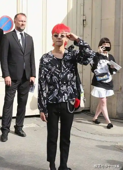 权志龙涉毒登上热搜,angelababy曾视为偶像,杜海涛向其单膝下跪_杨颖