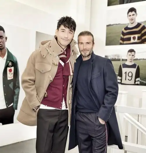 2018伦敦时装周胡兵与贝克汉姆同框帅气不输真给国人长脸