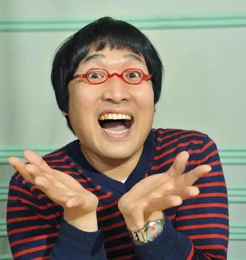 至于男方,山田亮太,搞笑艺人.