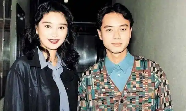 李克勤太太,更被誉为香港第一美人,如今51岁依旧光彩耀人_决赛_女友