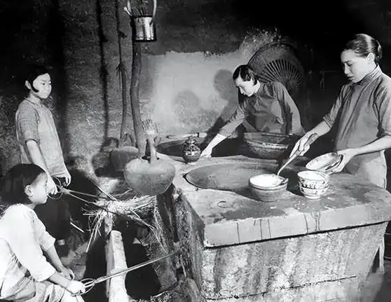 罕见老照片:旧社会的"富户人家",是什么生活水平?