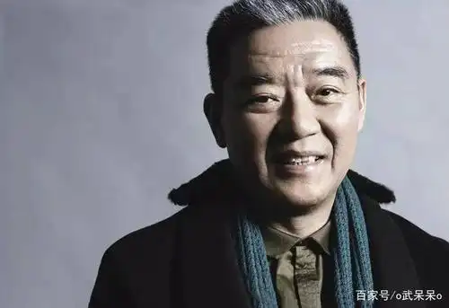 他是最不像台湾人的台湾演员,是人红戏也红的顶级老戏骨,李立群