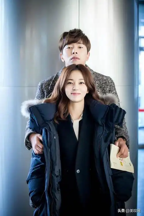 崔泰俊朴信惠亲吻(15对韩国高甜情侣)(15)