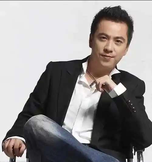 王中磊一贫如洗到重庆结婚20年后请半个娱乐圈补办豪华婚宴