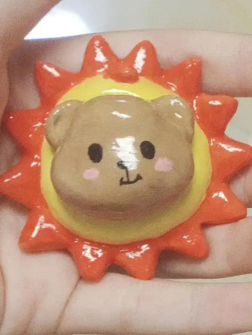 捏了一个严小熊,运动会的造型,我觉得做的成功了很可爱#严浩翔 #石塑