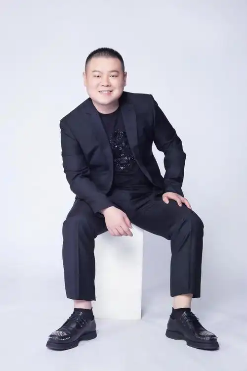 人民日报为其正名,两次"侵权"都全身而退,岳云鹏不愧德云一哥