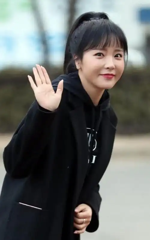 洪真英唯美气质写真照,这身段太漂亮了_高清图集_新浪网