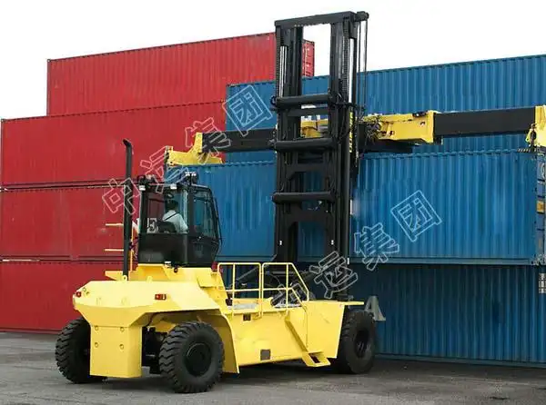 > 正文 集装箱叉车是集装箱码头和堆场上常用的一种集装箱专用装卸