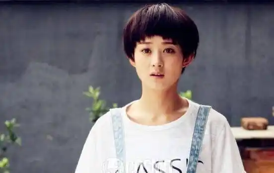 赵丽颖晒新短发造型,露逆天铅笔腿,网友却说像淘宝买家秀_长发_长度