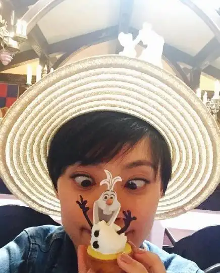 孙俪撇邓超玩旋转木马 扮"斗鸡眼"搞怪自拍(图)|孙俪|旋转木马