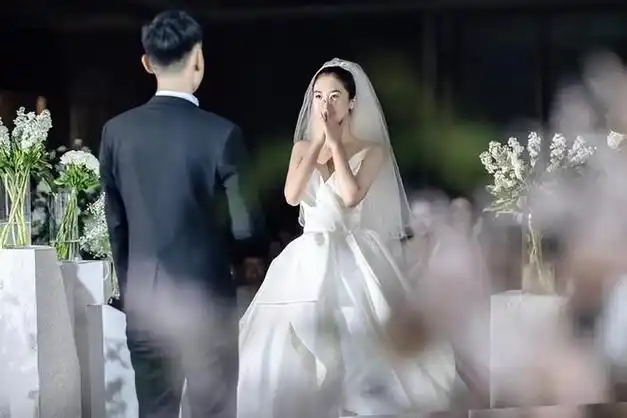 给弟弟盖房用,我当场退婚娶村里寡妇|李红|翠花|结婚|王强_网易订阅