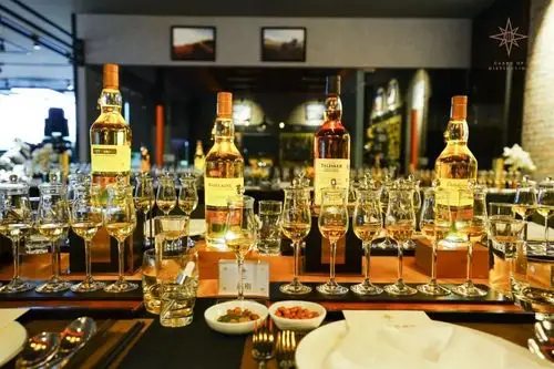 由于本场晚宴威士忌酒品众多,即优选四款为大家详细介绍现场品鉴感受