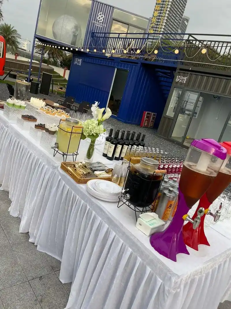 昨天的私人酒会现场实拍,老板们玩的嗨吃的也开心,大家有什么私 - 抖