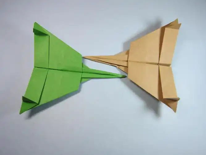 手工折纸教程,纸飞机的简单折法,为孩子折一个漂亮的战斗机吧