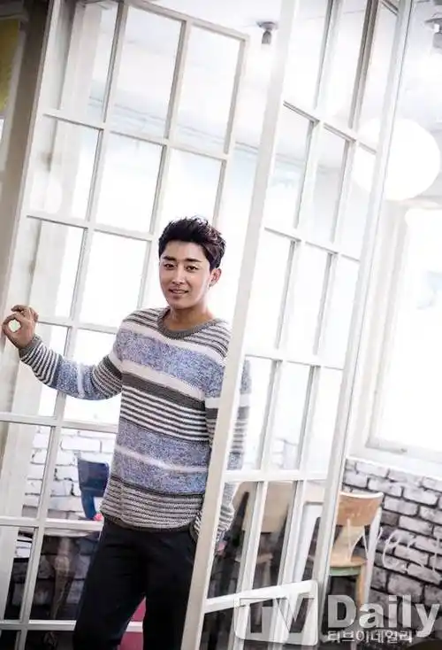 允浩:韩星孙浩俊谈好友允浩入伍:他让我养他2年