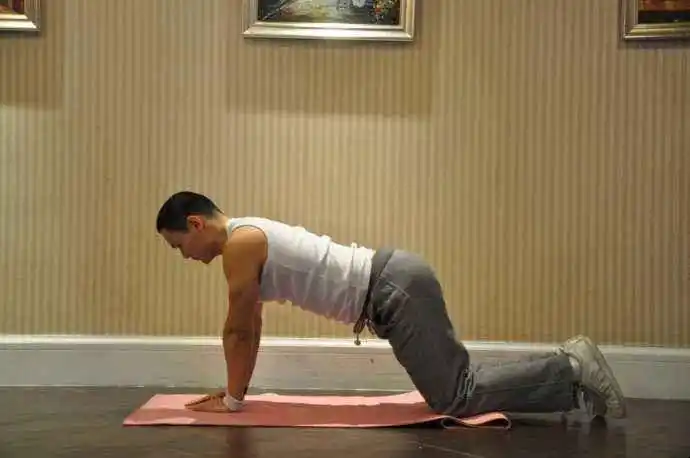 背部肌肉僵硬如何锻炼-全民百科