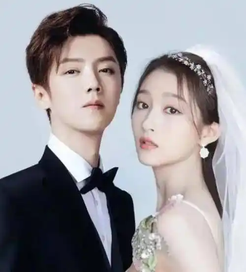 关晓彤穿婚纱高定,与鹿晗恋爱长跑七年,小腹微凸疑怀孕!