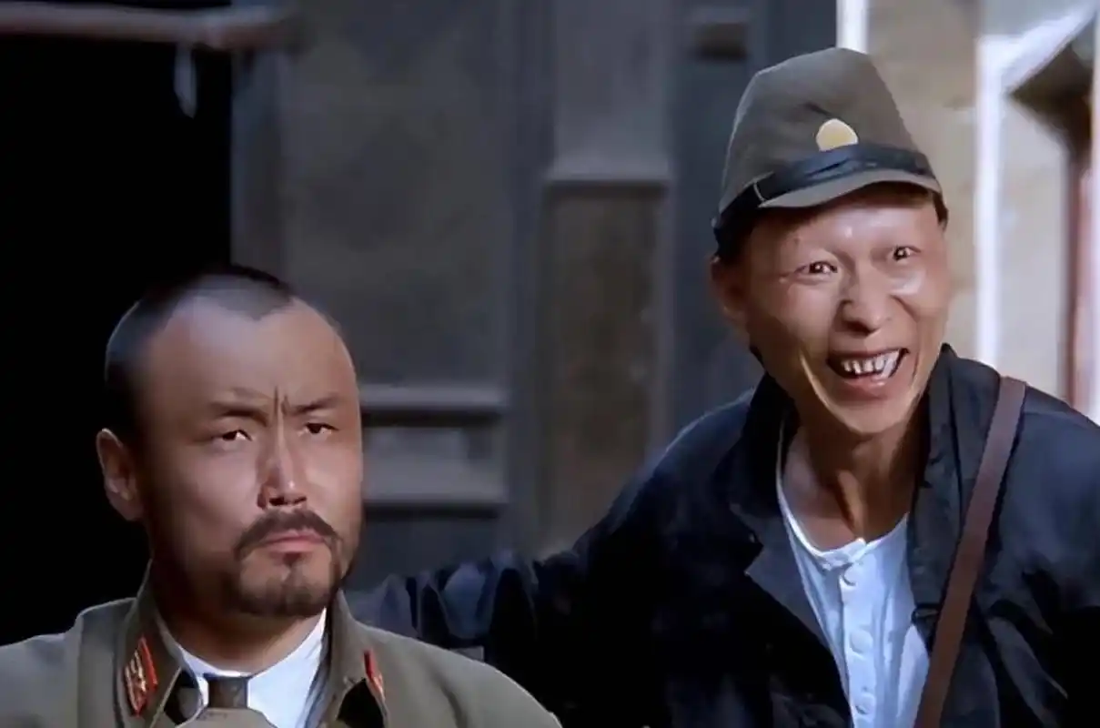 一次,演员李明去坐出租车,出租车司机皱着眉头问他:"你是干什么的?