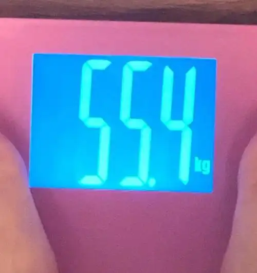 张馨予鼓起勇气站上秤 胖了10斤的她体重是这个数