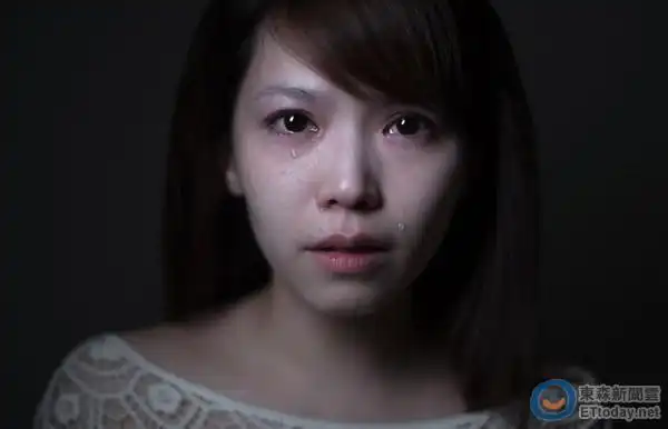 哭泣女孩!大眼主播陈智菡心痛泪崩 边哭边卸妆