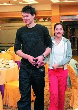 曝9月8日朱芳雨摆酒 已邀请姚明婚后将定居东莞