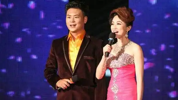 "电视名嘴"朱迅,一个月工资能拿多少钱?知道数字后大家都懵了