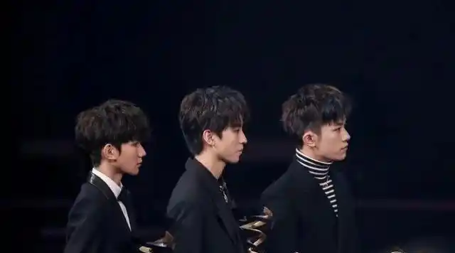 三小只新年首次合体,小弟易烊千玺犯迷糊,被哥哥团宠超可爱_网易订阅