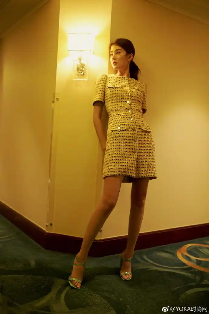 星尚人@乔欣bridgette今天身穿米黄色连衣裙亮相#浙江