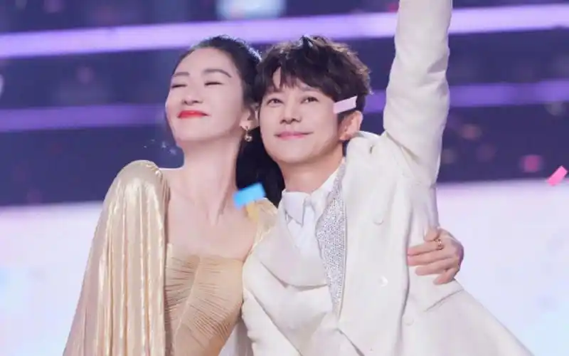 谢娜重返湖南卫视引泪目,晒和何炅贴贴合照,感情依旧梦回快本